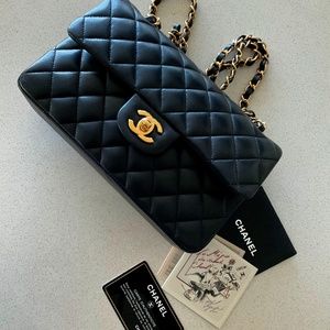 SMALL CLASSIC HANDBAG Grained Calfskin & Gold-Tone Metal Black Ref. 19851561